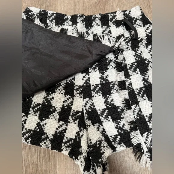 Nasty Gal Tweed Skort Black White Mid Waist Size S - Picture 3 of 5